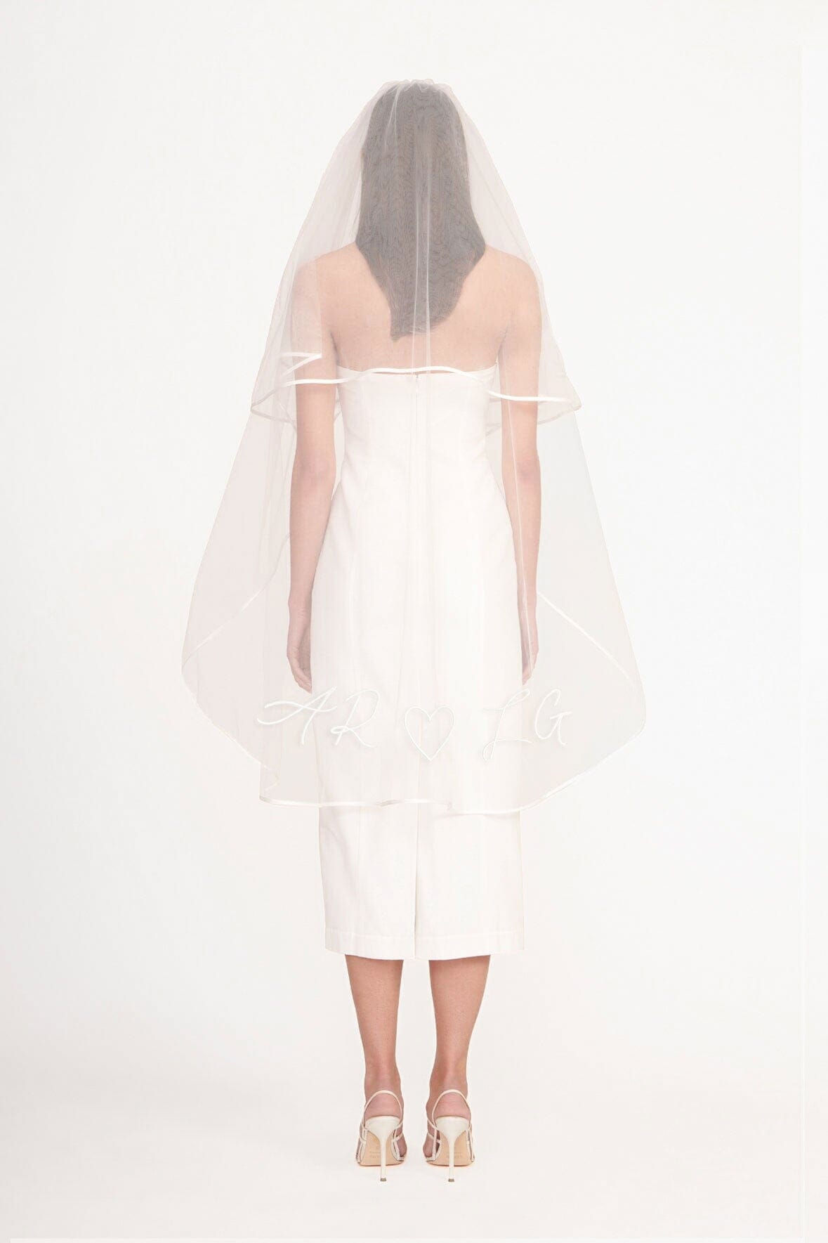 Custom Embroidered Wedding Veil with Initials & Heart – Mid-Length Tulle Blusher