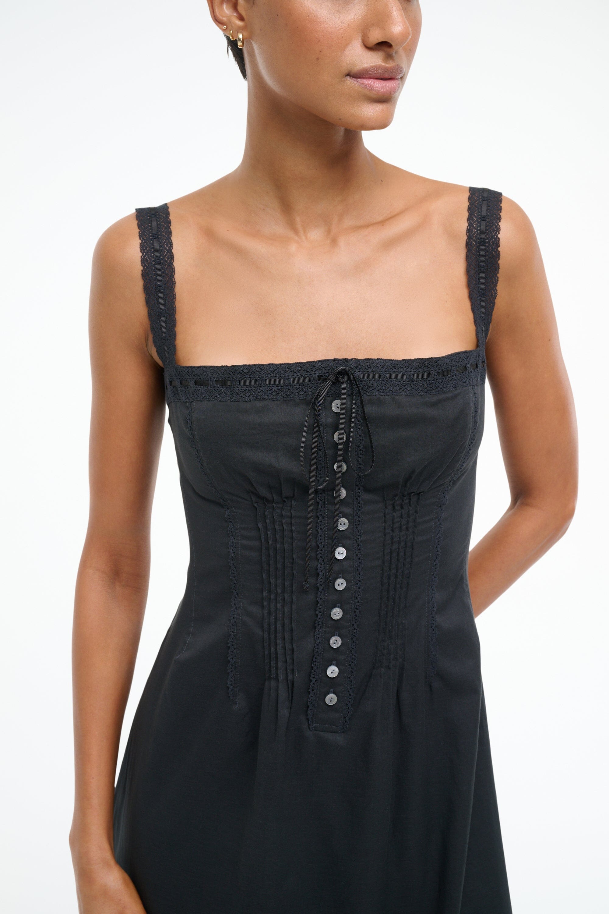 Victorian-Inspired Matilde Black Dress with Lace Details